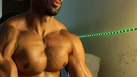 Snapshot of lucasfit24 chatting on 08-10-26, 12:47 lucasfit24 online show from 08-10-26, 12:47