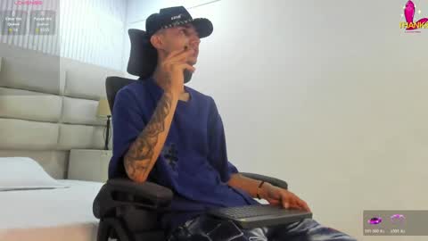 Snapshot of lucasjhonson_ chatting on 06-05-26, 05:25 Lucas online show from 06-05-26, 05:25
