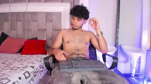 Snapshot of lucasthomson_ chatting on 07-12-26, 04:03 lucasthomson_ online show from 07-12-26, 04:03