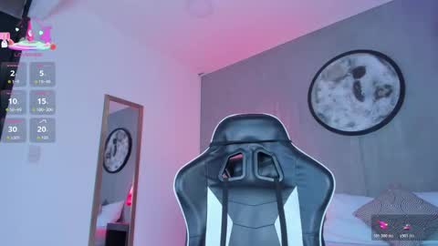 Snapshot of luccia_smith chatting on 11-21-25, 02:43 L U C C I A online show from 11-21-25, 02:43