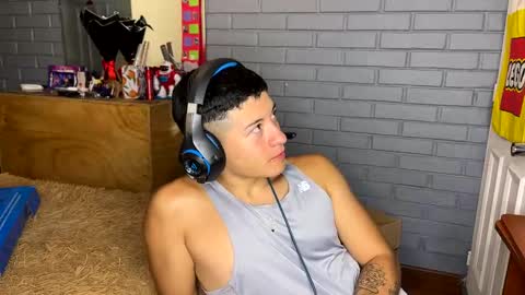 Felipe online show from 12-22-24, 04:17