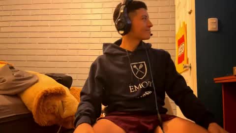 Felipe online show from 12-27-24, 02:25