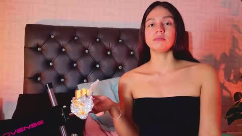 Snapshot of luci_ramirez chatting on 10-22-25, 04:51 Luciana Ramirez Sofia Collins online show from 10-22-25, 04:51