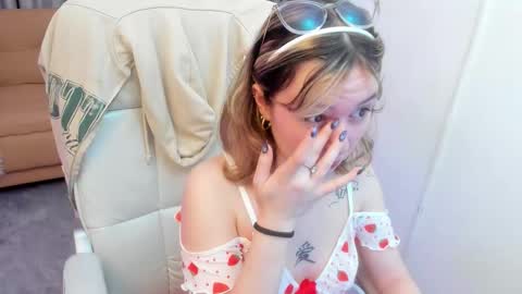 Snapshot of lucia_copper chatting on 12-03-25, 11:52 lucia_copper online show from 12-03-25, 11:52