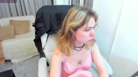 Snapshot of lucia_copper chatting on 12-15-25, 11:58 lucia_copper online show from 12-15-25, 11:58