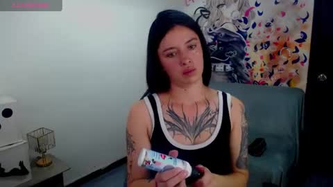 lucia_evans21 online show from 07-10-26, 08:00