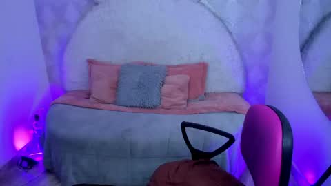 Snapshot of lucia_janne chatting on 07-09-26, 09:30 Lucla online show from 07-09-26, 09:30