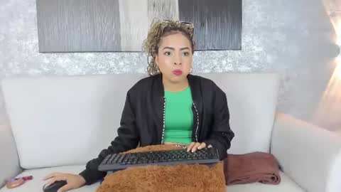 Snapshot of lucia_janne chatting on 07-16-26, 10:16 Lucla online show from 07-16-26, 10:16