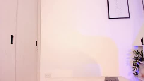 Lucia online show from 11-21-25, 09:24