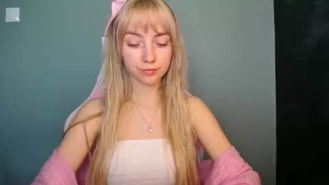 Lucy online show from 04-25-26, 01:41