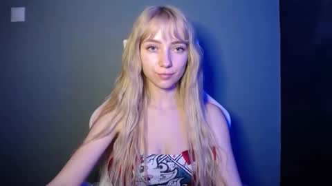 Snapshot of luciacam20 chatting on 04-27-26, 08:40 Lucy online show from 04-27-26, 08:40