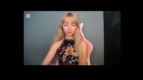 Snapshot of luciacam20 chatting on 04-29-26, 07:01 Lucy online show from 04-29-26, 07:01