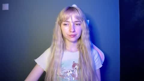 Snapshot of luciacam20 chatting on 04-30-26, 06:36 Lucy online show from 04-30-26, 06:36