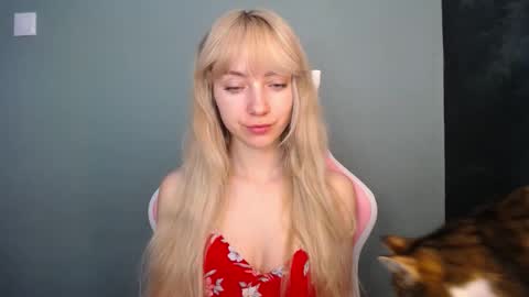 Snapshot of luciacam20 chatting on 05-06-26, 06:52 Lucy online show from 05-06-26, 06:52