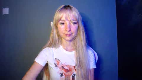 Snapshot of luciacam20 chatting on 05-31-26, 06:42 Lucy online show from 05-31-26, 06:42