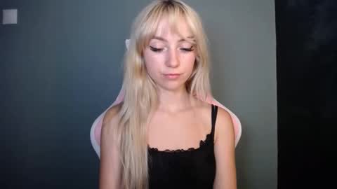 Snapshot of luciacam20 chatting on 06-02-26, 07:27 Lucy online show from 06-02-26, 07:27