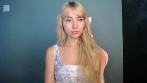 Snapshot of luciacam20 chatting on 06-06-26, 07:02 Lucy online show from 06-06-26, 07:02