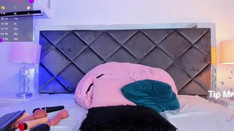 Lucia online show from 11-27-25, 01:35