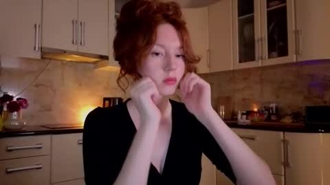 Lucia online show from 09-21-25, 05:03