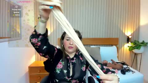 Snapshot of luciana_ballesteros chatting on 05-21-26, 12:23 Luciana online show from 05-21-26, 12:23