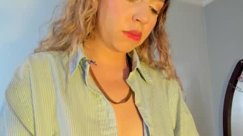 Snapshot of luciana_evaans chatting on 02-17-26, 01:07 Luciana Evans online show from 02-17-26, 01:07