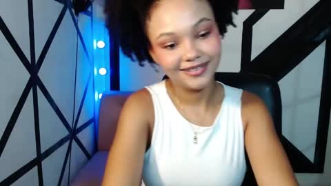 Snapshot of luciana_mj1 chatting on 04-17-26, 01:25 LUCIANA online show from 04-17-26, 01:25
