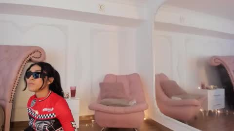 Snapshot of luciana_roa chatting on 10-24-25, 08:49 Luciana online show from 10-24-25, 08:49