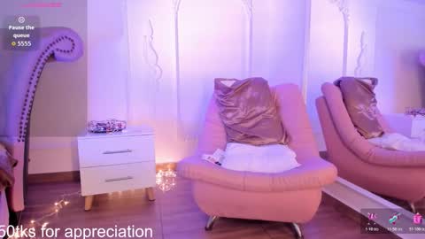 Snapshot of luciana_roa chatting on 10-31-25, 09:16 Luciana online show from 10-31-25, 09:16