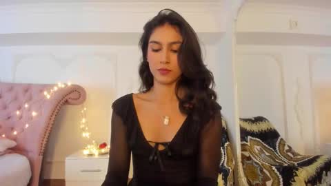 Snapshot of luciana_roa chatting on 11-15-25, 08:49 Luciana online show from 11-15-25, 08:49
