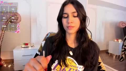 Snapshot of luciana_roa chatting on 11-21-25, 08:51 Luciana online show from 11-21-25, 08:51