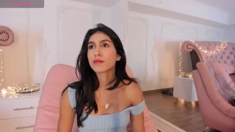 Snapshot of luciana_roa chatting on 11-27-25, 09:06 Luciana online show from 11-27-25, 09:06