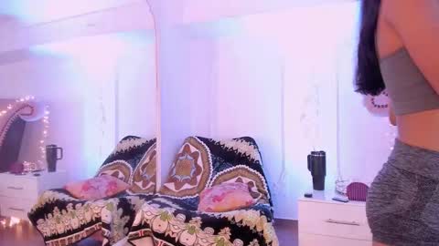 Snapshot of luciana_roa chatting on 12-03-25, 08:40 Luciana online show from 12-03-25, 08:40