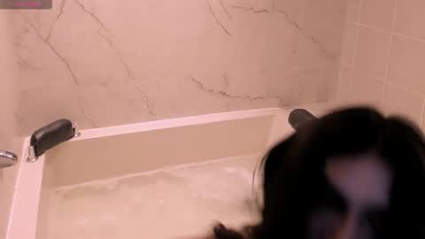 Snapshot of luciana_roa chatting on 12-15-25, 09:41 Luciana online show from 12-15-25, 09:41