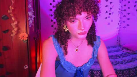 Snapshot of lucianromeo17 chatting on 04-07-26, 06:25 Lucy or Lucian 3 Come to my social Links3 online show from 04-07-26, 06:25