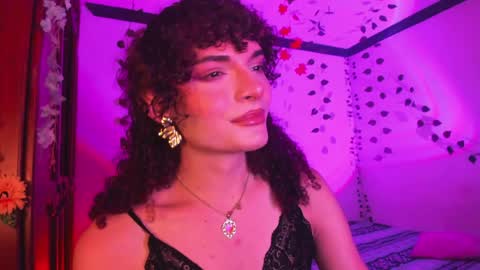 Snapshot of lucianromeo17 chatting on 04-11-26, 02:05 Lucy or Lucian 3 Come to my social Links3 online show from 04-11-26, 02:05