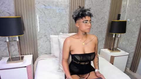 Snapshot of luciawallace chatting on 02-17-26, 11:55 lucia wallace online show from 02-17-26, 11:55
