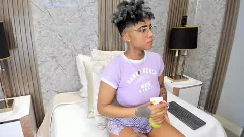 Snapshot of luciawallace chatting on 02-18-26, 11:01 lucia wallace online show from 02-18-26, 11:01