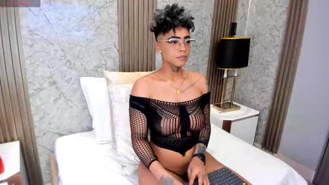 Snapshot of luciawallace chatting on 03-05-26, 11:01 lucia wallace online show from 03-05-26, 11:01