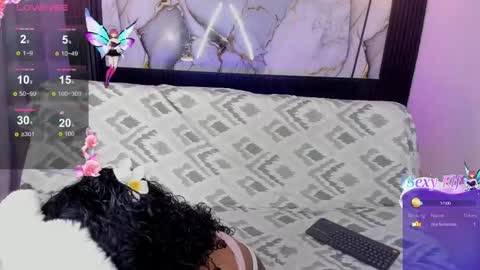 Snapshot of lucie_petite chatting on 05-25-26, 06:36 Lucie - online show from 05-25-26, 06:36