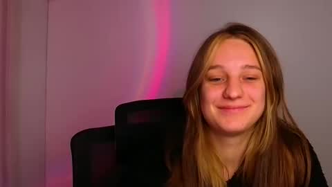 Snapshot of lucieamour_ chatting on 11-14-25, 02:27 Lucie online show from 11-14-25, 02:27