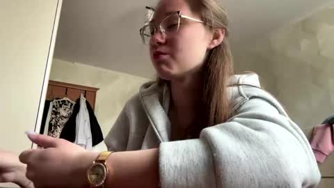 Snapshot of lucindascercy chatting on 04-22-26, 06:16 Maya online show from 04-22-26, 06:16
