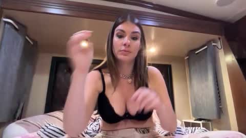 Snapshot of luciousapril chatting on 10-14-25, 01:06 April online show from 10-14-25, 01:06