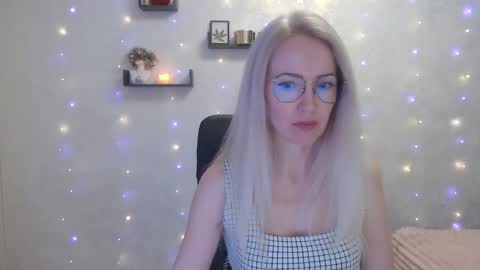 Arina online show from 04-06-26, 03:46