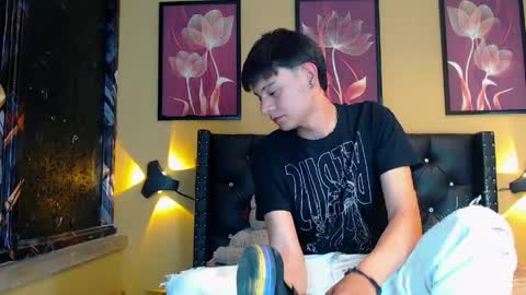 luckk_ online show from 04-12-26, 05:12