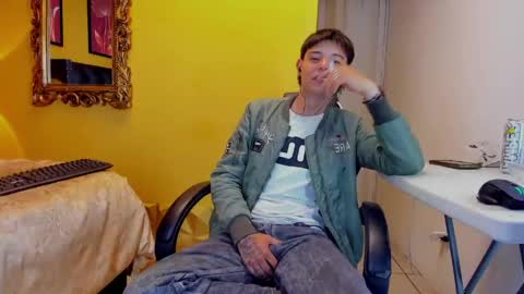 luckk_ online show from 06-08-26, 01:39