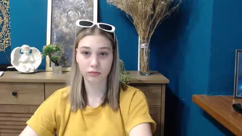 Snapshot of lucky_barbie chatting on 05-06-26, 01:49 Grace online show from 05-06-26, 01:49