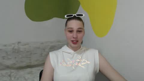 Snapshot of lucky_barbie chatting on 05-25-26, 02:45 Grace online show from 05-25-26, 02:45
