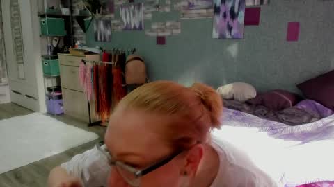 lucky_licky20 online show from 04-27-26, 01:47