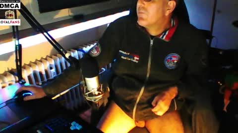 Snapshot of luckyfreak1 chatting on 12-22-24, 07:44 call me Stefan online show from 12-22-24, 07:44