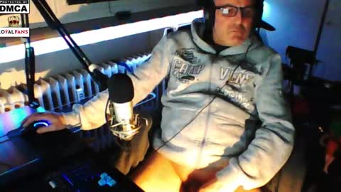 Snapshot of luckyfreak1 chatting on 12-25-24, 03:18 call me Stefan online show from 12-25-24, 03:18